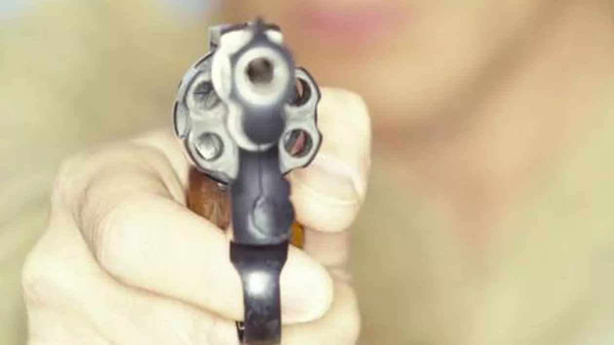 Puşti de 15 ani, PRINS DE POLIŢIŞTI, CU FOCURI DE ARMĂ! 