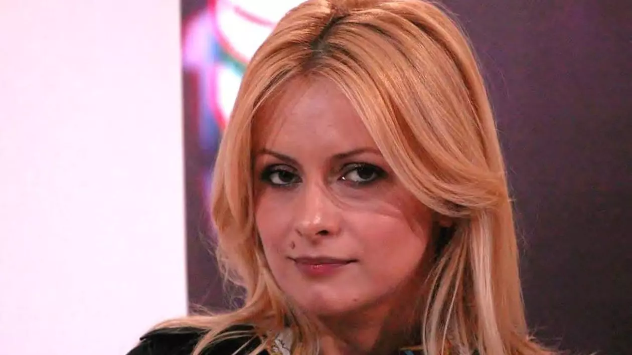 SIMONA GHERGHE, IPOSTAZĂ TANDRĂ cu IUBITUL! CÂT de ÎNDRĂGOSTIŢI SUNT!