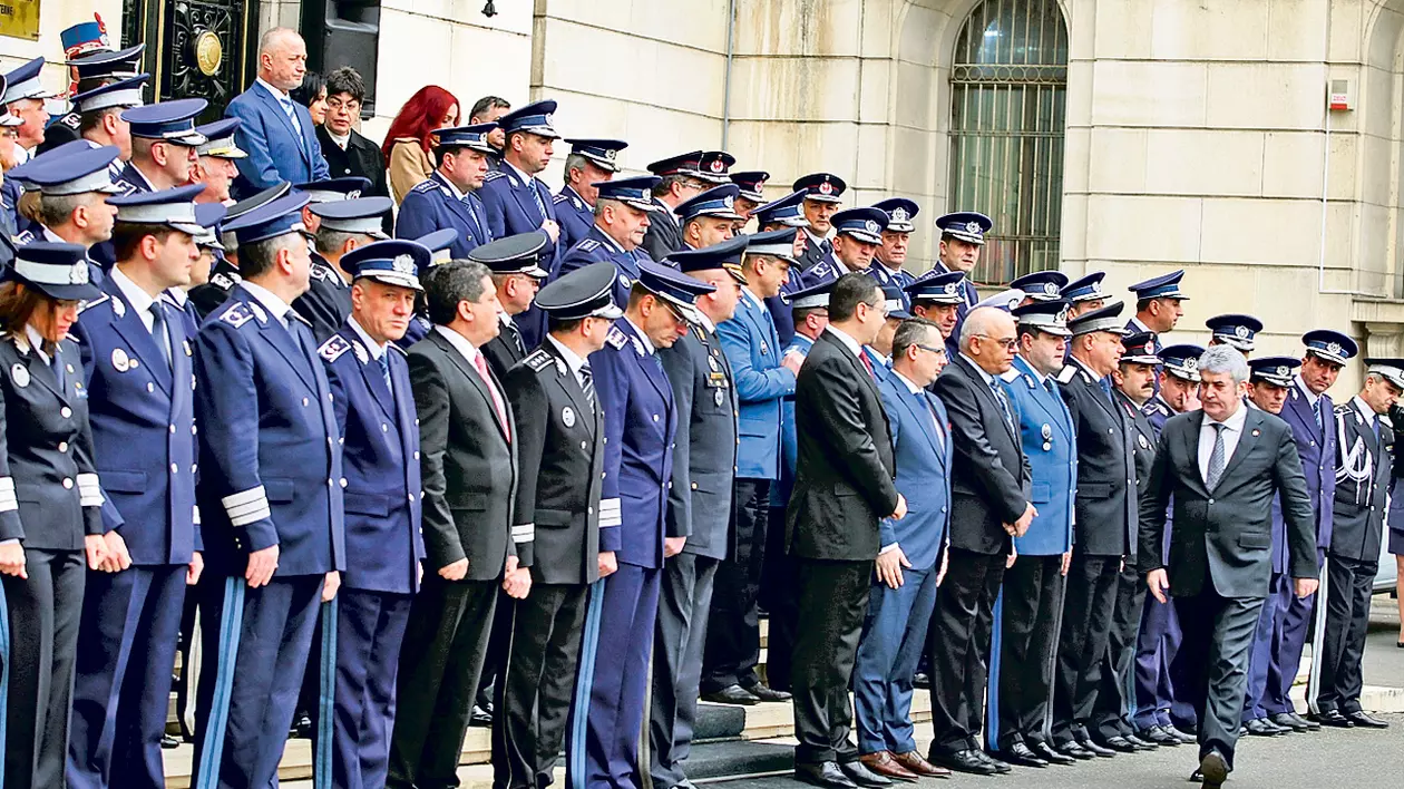 Lui Oprea îi place-n uniformă