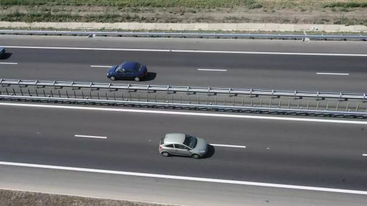 NU AI MAI VĂZUT ASTA NICIODATĂ PE AUTOSTRADA SOARELUI! Ce apare pe opt kilometri de-a lungul drumului?
