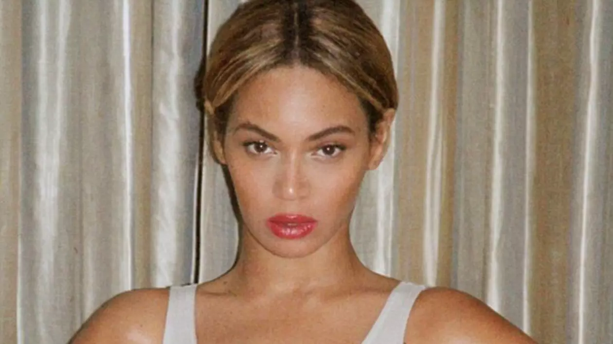 Beyonce, acuzată că își modifică pozele în PhotoShop și că o face PROST
