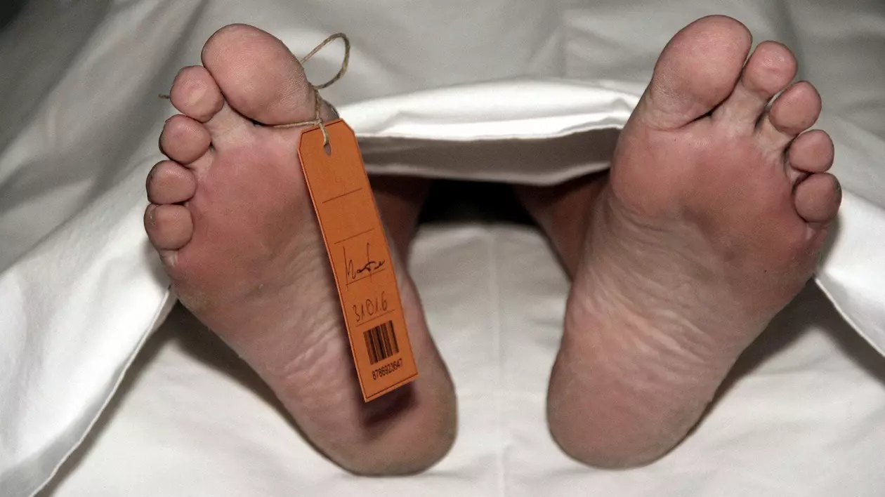 A dat 11.000 de euro ca să rămână ÎNSĂRCINATĂ cu SPERMA unui mort