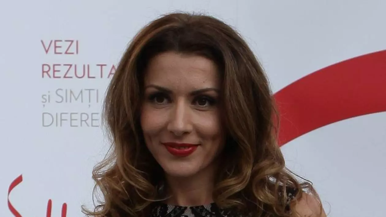 CARMEN BRUMĂ are TOATE motivele să FIE MÂNDRĂ! Ce DRĂGĂLAȘ e FIUL ei în COSTUM de SĂRBĂTORI!