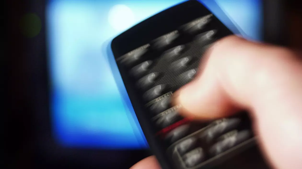 MINT POPORUL CU TELEVIZORUL! Filmulețul care îți arată de ce SĂ NU MAI CREZI CE VEZI LA TV! VIDEO