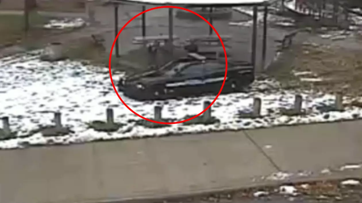 Momentul şocant în care un copil de 12 ani, ”înarmat” un pistol de jucărie, a fost împuşcat mortal de un poliţist | VIDEO
