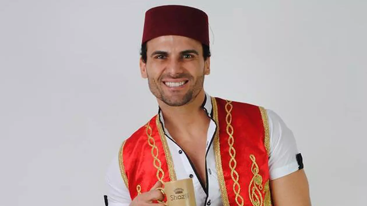 Uite-l pe Jeremy Jackson, zici că e din Suleyman Magnificul!