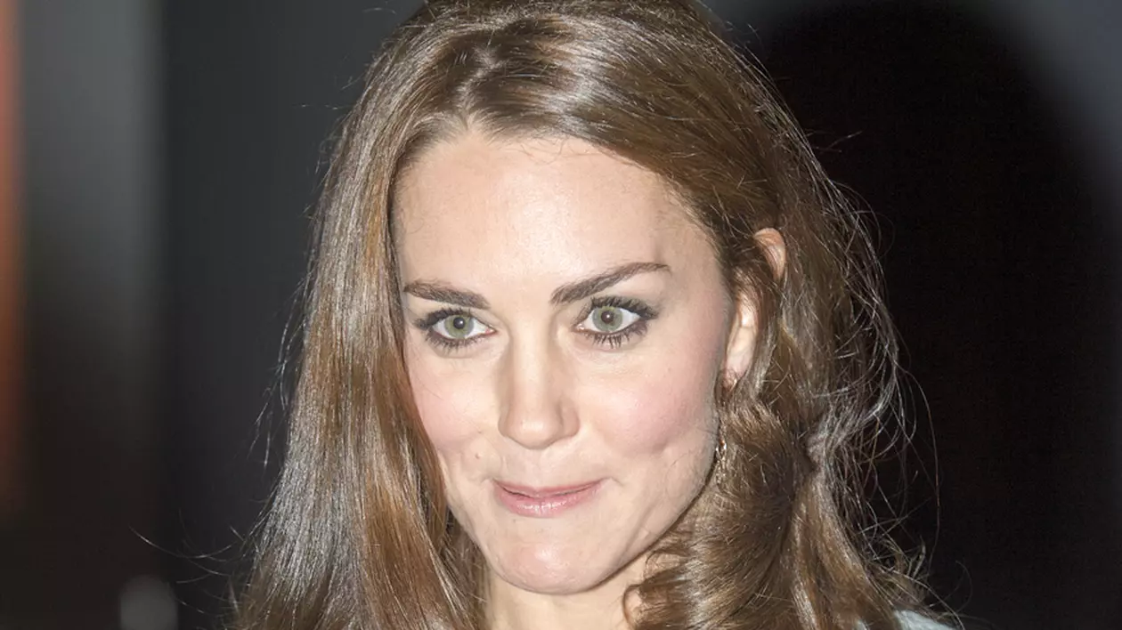 KATE MIDDLETON, ”GOALĂ” ȘI ÎNSĂRCINATĂ pe UN ZID, în Londra! FOTO