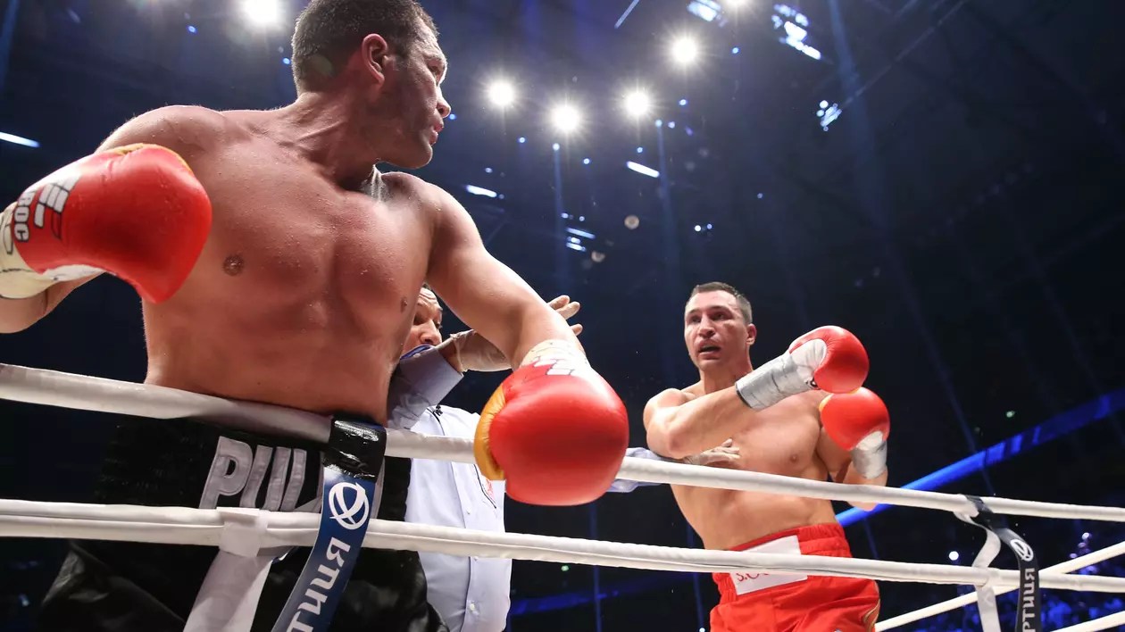 Vladimir Klitschko rămâne cel mai bun boxer din lume. Ucraineanul a dat cu Pulev de pământ