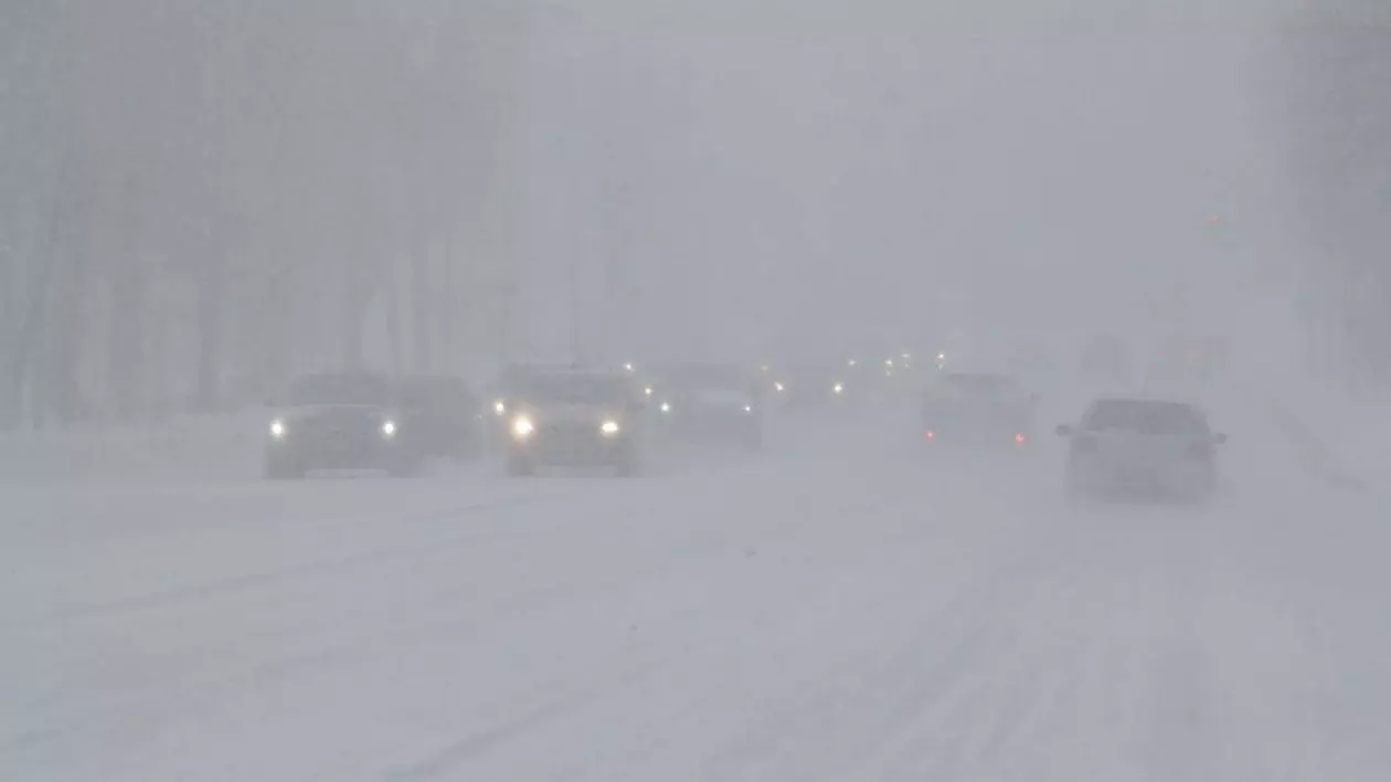 ATENȚIONARE METEO DE LAPOVIȚĂ ȘI NINSORI! Ce se va întâmpla până vineri seară