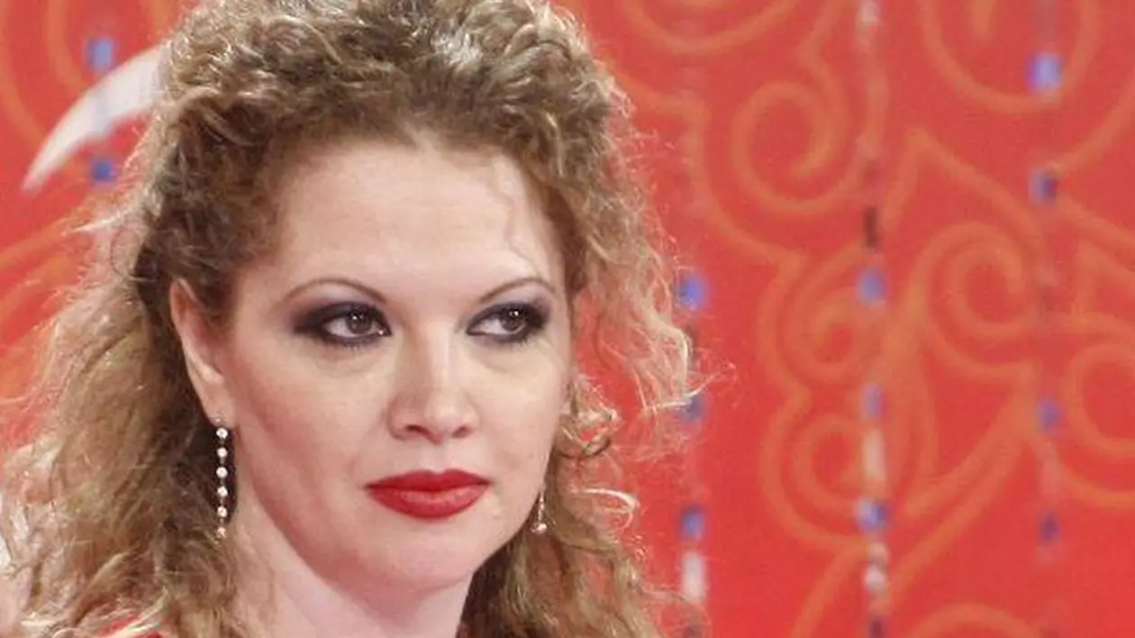 DEZASTRU la TV! ÎN HALUL ĂSTA n-ai VĂZUT-O NICIODATĂ pe OANA LIS! | FOTO