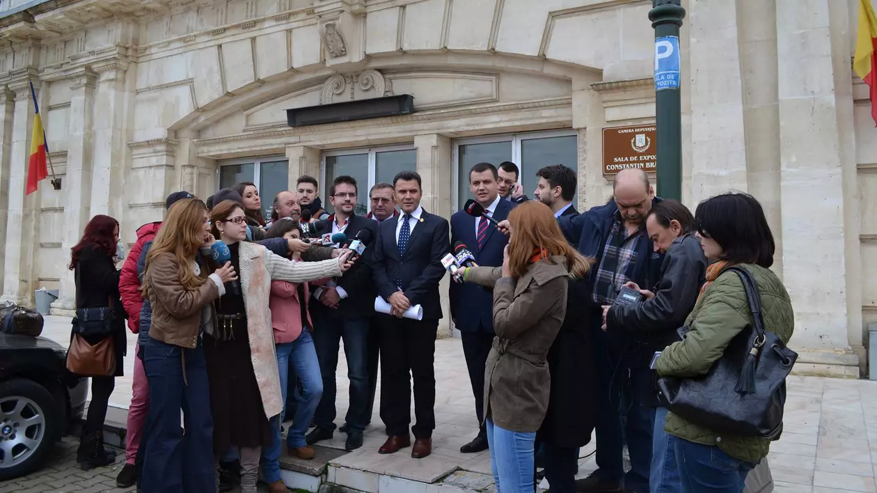 ASTA NU S-A MAI ÎNTÂMPLAT NICIODATĂ ÎN CASA POPORULUI! Ce au făcut astăzi ALEŞII NOŞTRI în Parlament?