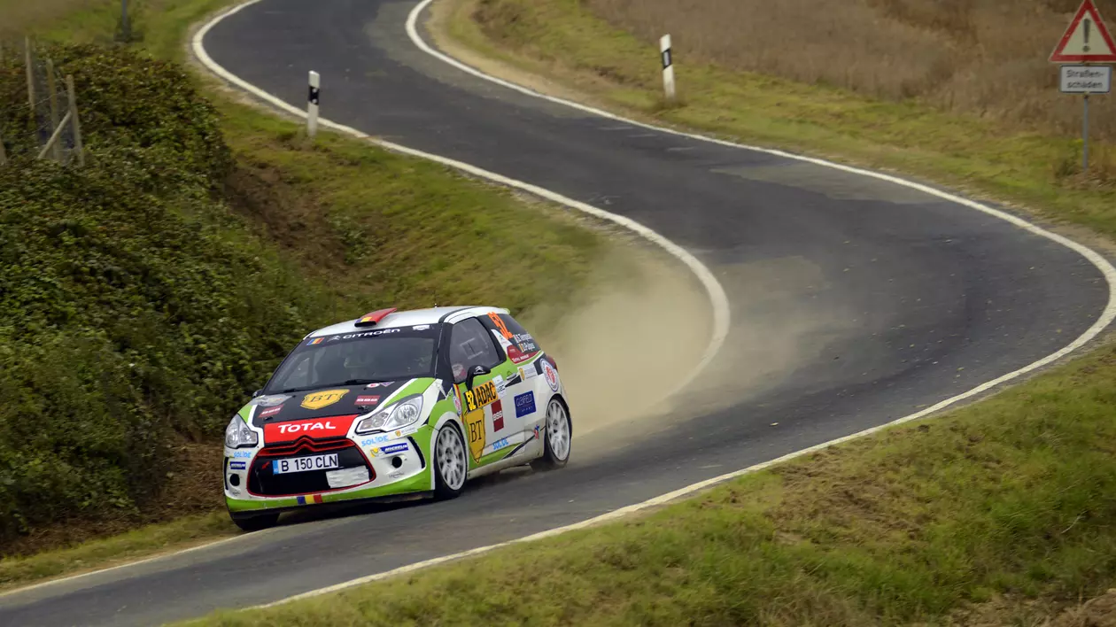 GALERIE FOTO / Simone Tempestini se luptă cu Sebastian Loeb, în Franţa