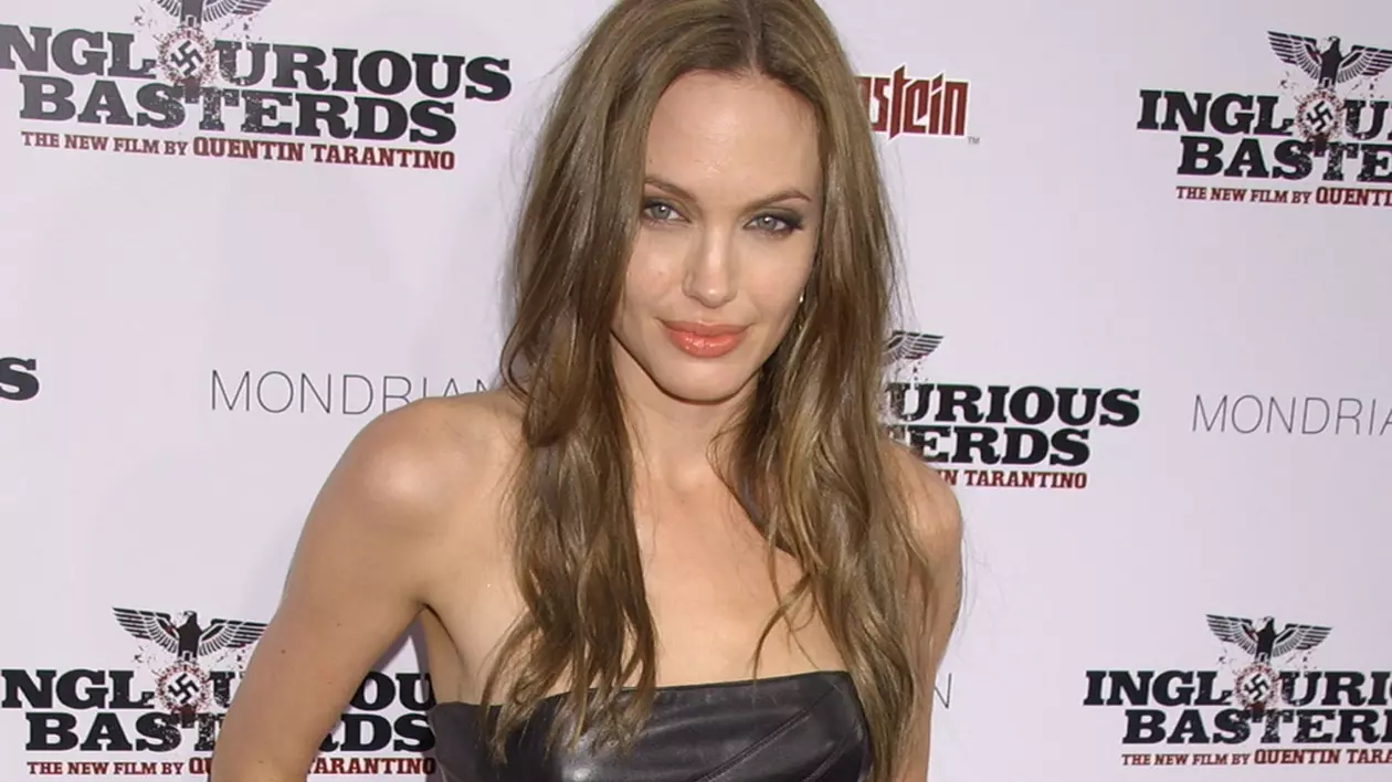 EXCLUSIV LIBERTATEA | Angelina Jolie a vrut-o pe covorul roşu