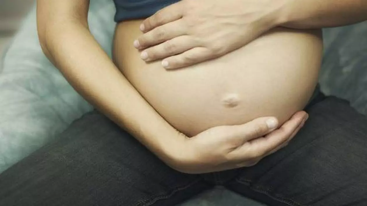 O femeie a rămas gravidă de două ori în zece zile. Cazul care i-a uimit pe medici