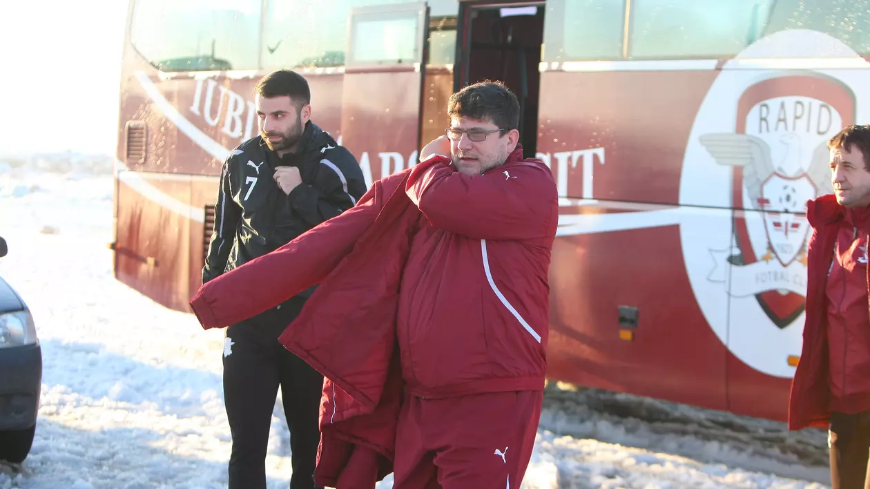 Grecu îi ţine în joc de glezne pe giuleşteni