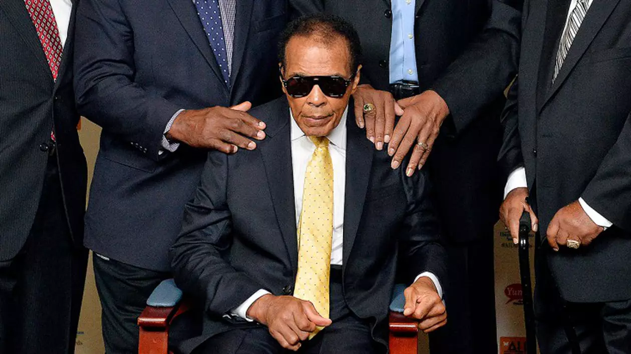 Muhammad Ali, internat din nou în spital! Fostul campion mondial suferă de ziua lui