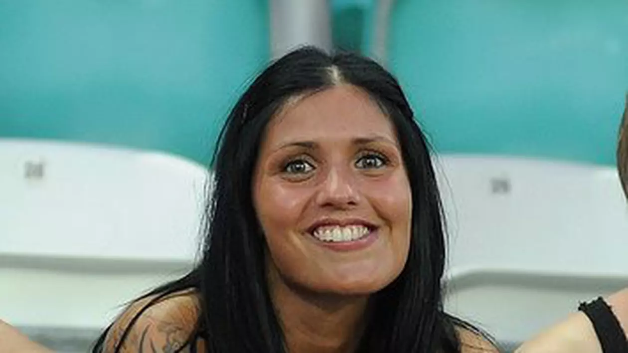 Iat-o pe cea mai tatuată nevastă de fotbalist / FOTO&VIDEO