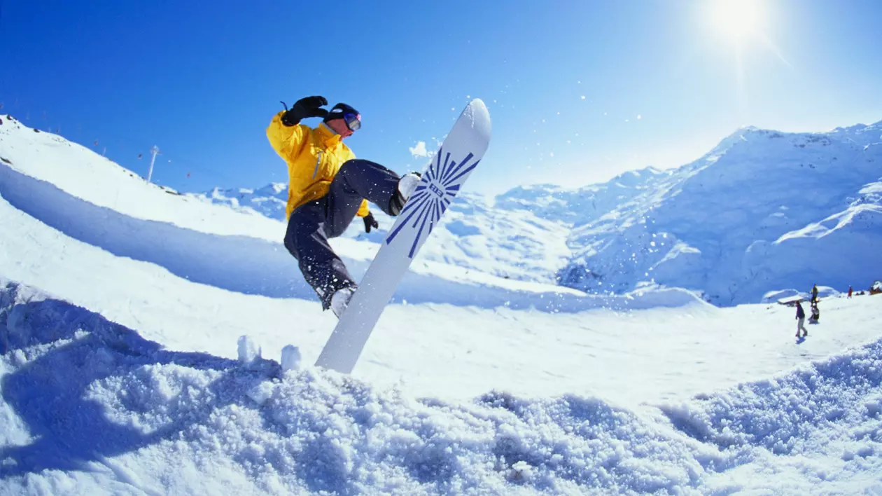 Un antrenor de snowboard român a supraviețuit unei avalanșe / VIDEO