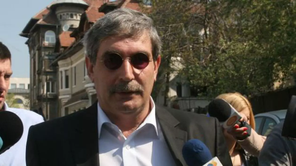 DECIZIE A ÎNALTEI CURȚI/ UMILINȚĂ: Fost șef al Direcției de Informații a Armatei, muncă în folosul comunității. General cu trei stele, trimis la mătură!