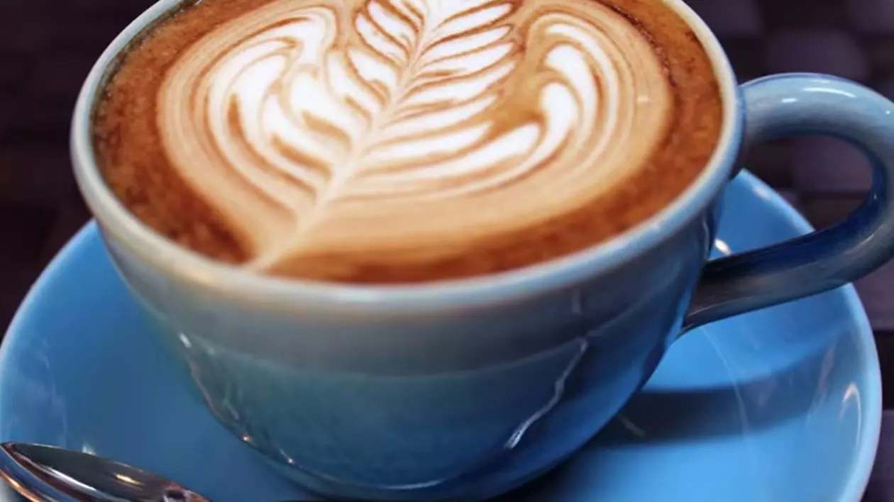 Cum să faci DESENE ÎN CAFEA LA TINE ACASĂ? E atât de simplu! VIDEO
