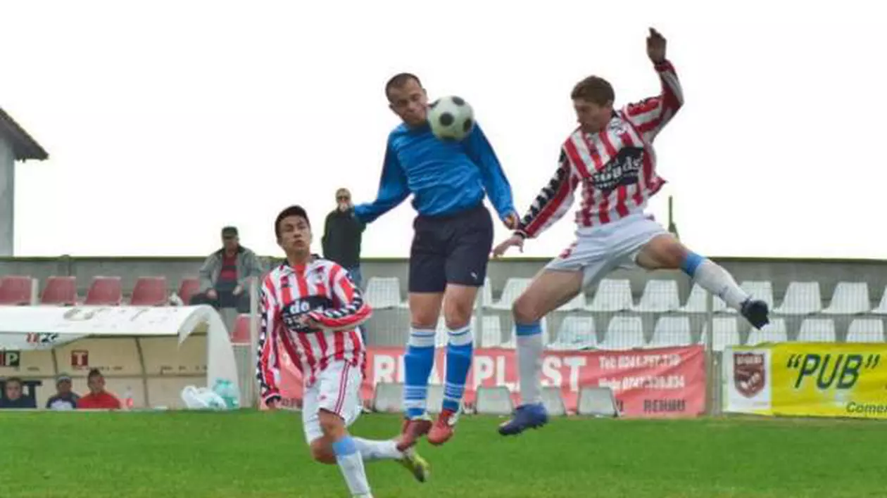 O echipă de juniori a demolat o formație de seniori cu 14-2! / VIDEO