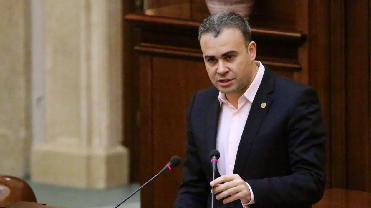 Fost ministru, soțul unei celebre prezentatoare TV, rămâne în arest printr-o decizie rară!