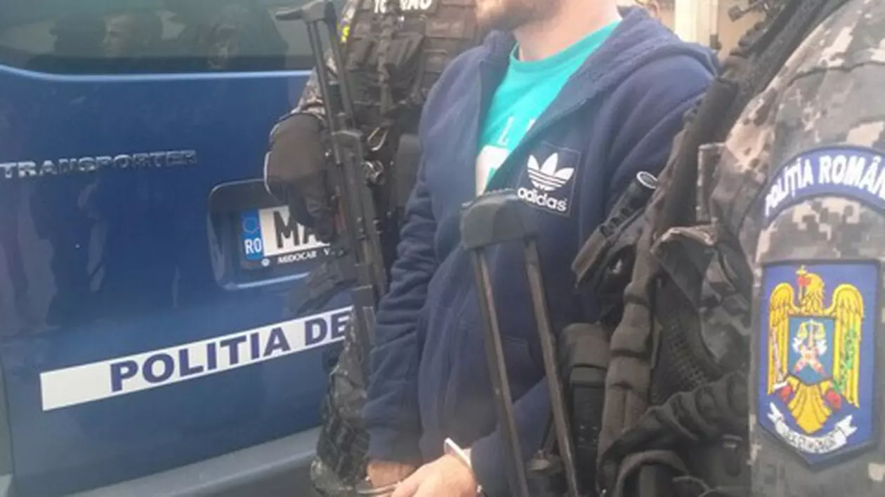 Un raket suspect de crimă, adus în România