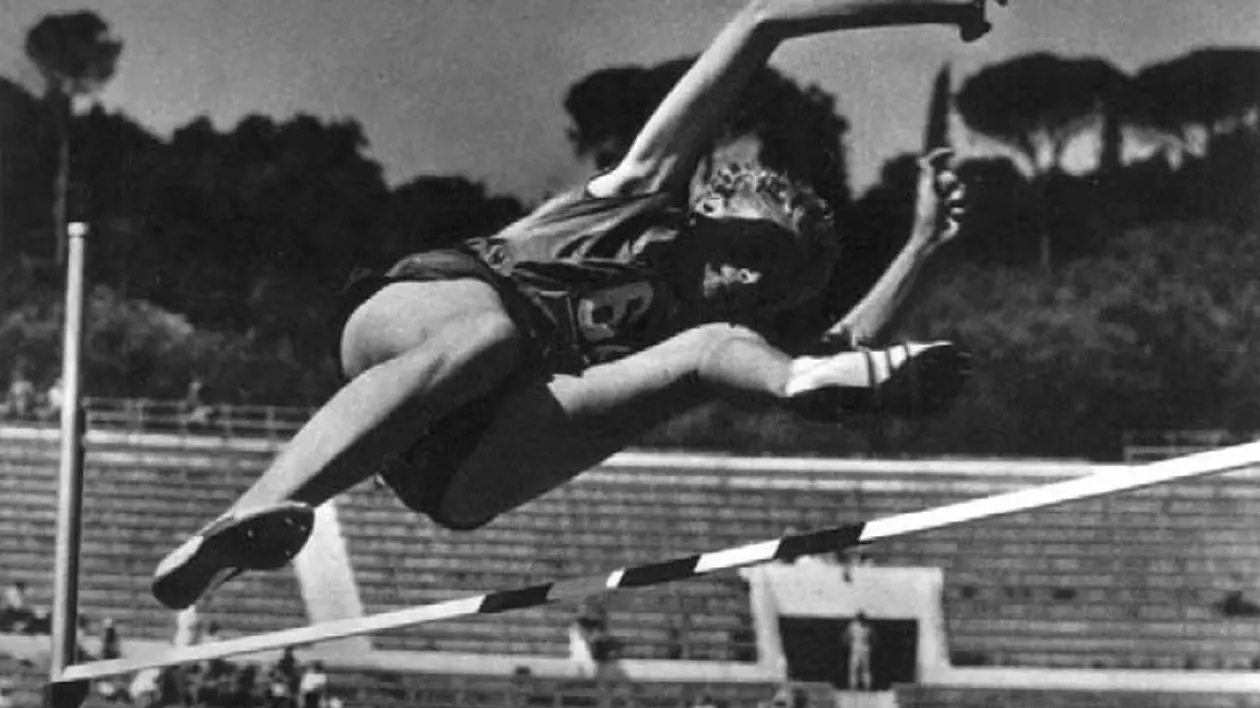 Sportul românesc plânge. ^Iolanda Balaș Soeter, doamna atletismului, a decedat la 79 de ani. Corpul neînsufleţit, depus la Federaţia de Atletism / VIDEO