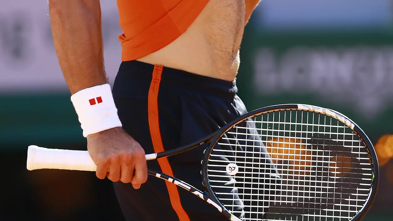 Liderul mondial Novak Djokovici va purta ochelari