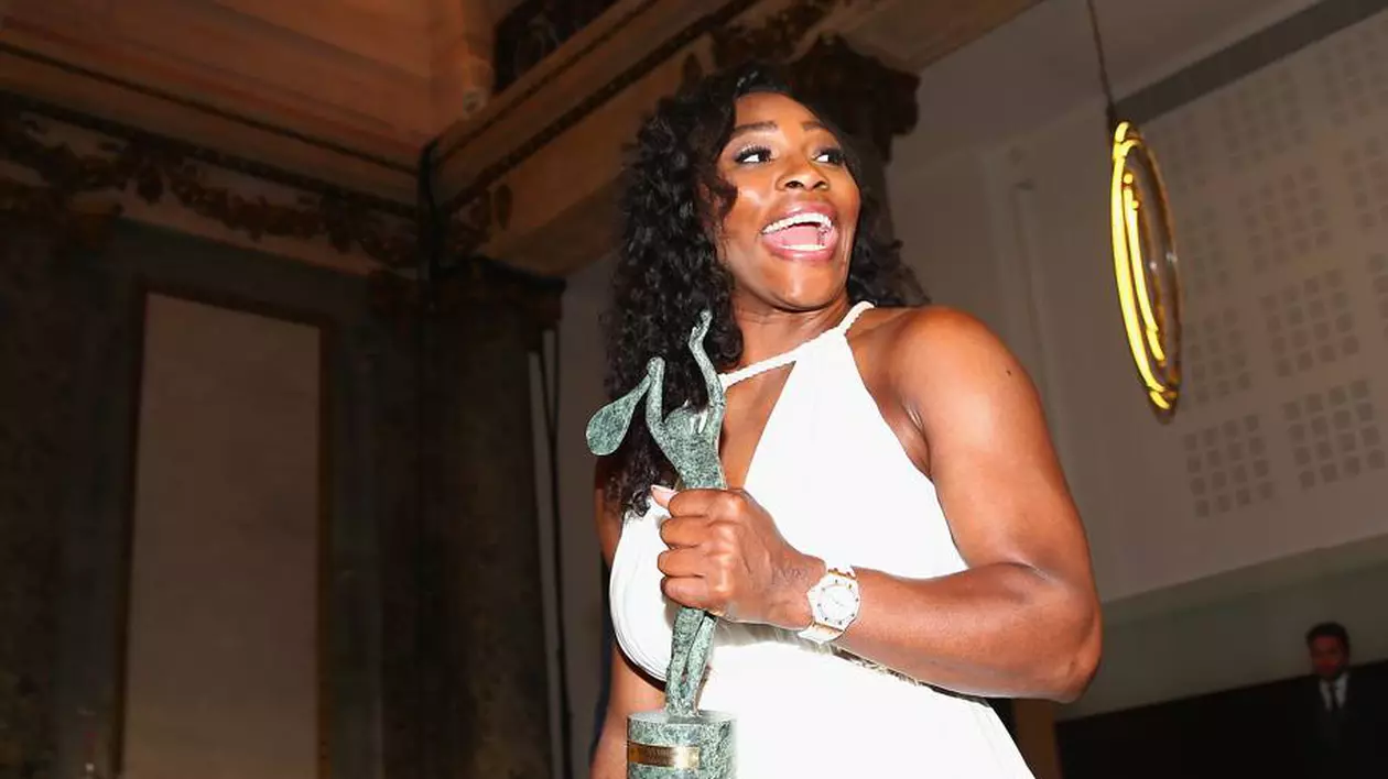 Serena Williams s-a îmbrăcat în rochie de seară! Ai ieși cu ea în oraș? GALERIE FOTO