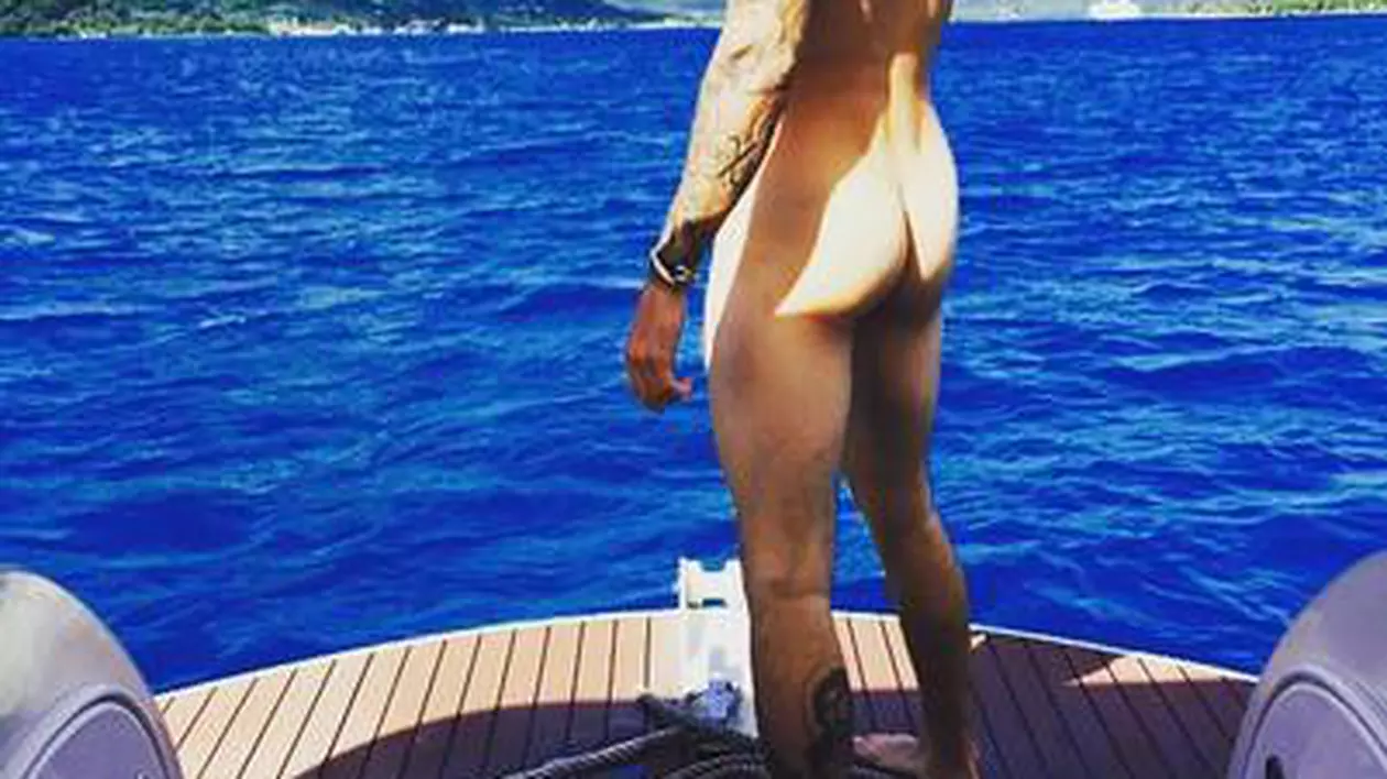 Justin Bieber și-a scos poza în fundul gol de pe Instagram. Vezi care este motivul!