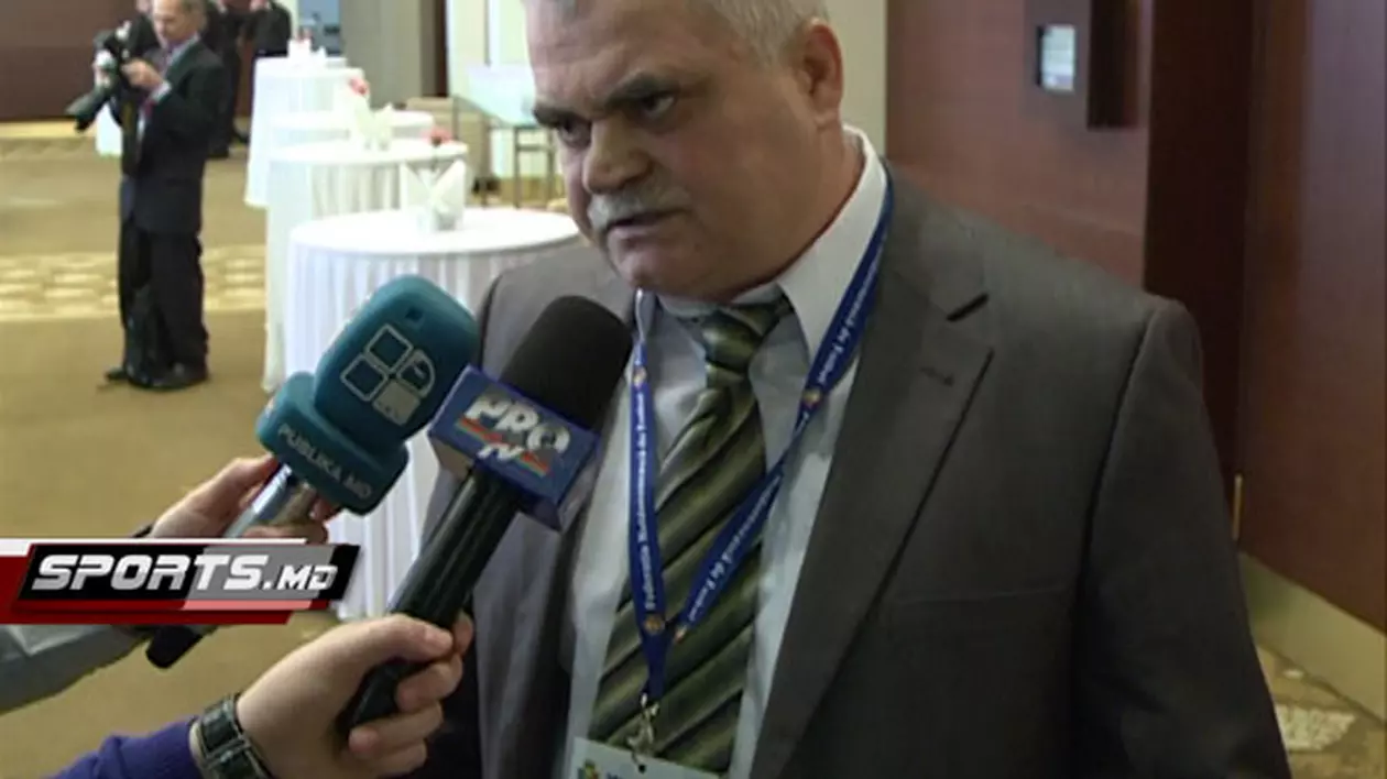 Familia basarabeană Carp a luat foc! S-a speculat că aducerea lui Cătălin la Steaua are legătură cu faptul că Rădoi face școala de antrenori la Chișinău. ^”Sunteți o țară de țigani, debili, nebuni!”, urlă impresarul. Tatăl fundașului: ”Mă c.c în futbolul vostru! Îți rup capul, te duc la Doftana!”
