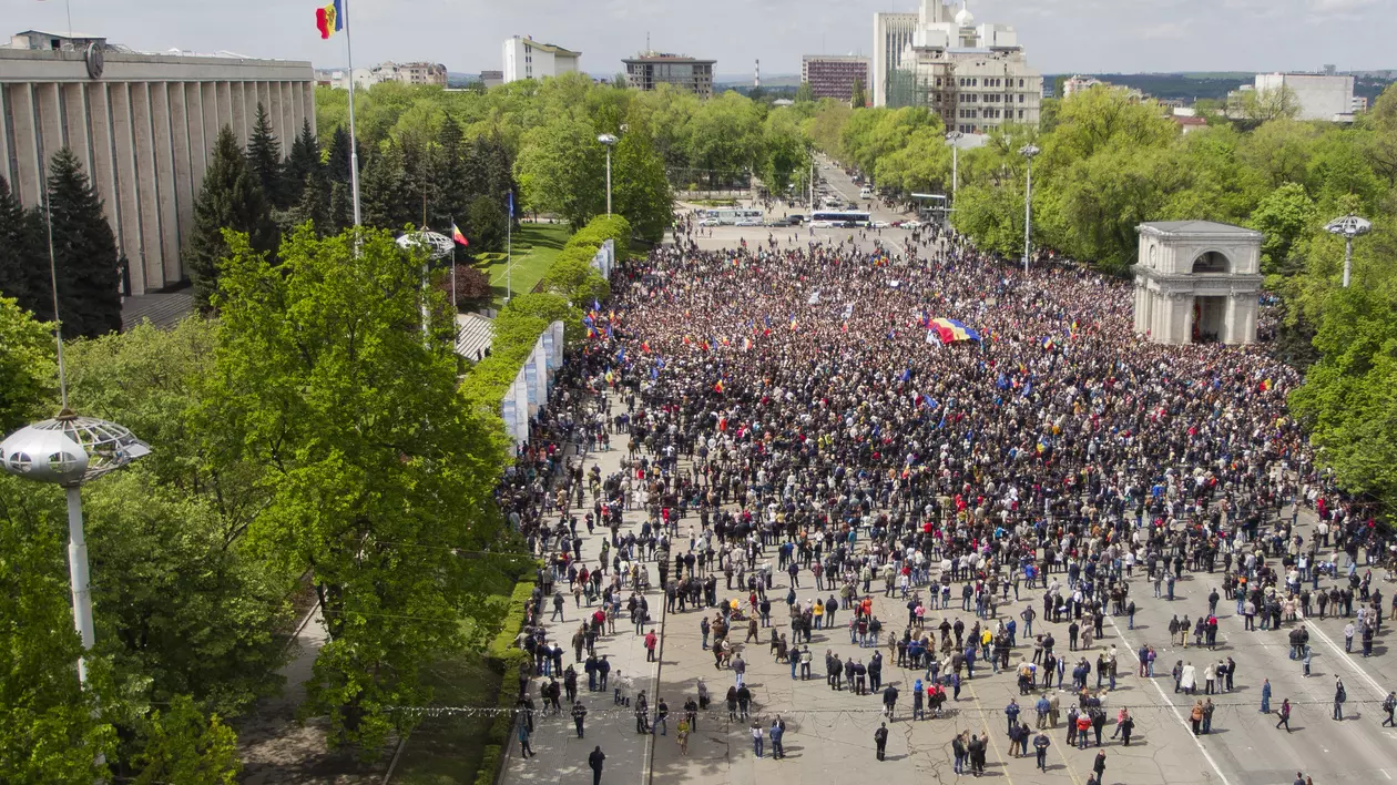 30.000 de oameni la Marea Adunare Națională de la Chișinău! Participanţii pleacă spre Bucureşti! Ce îi cer lui Iohannis