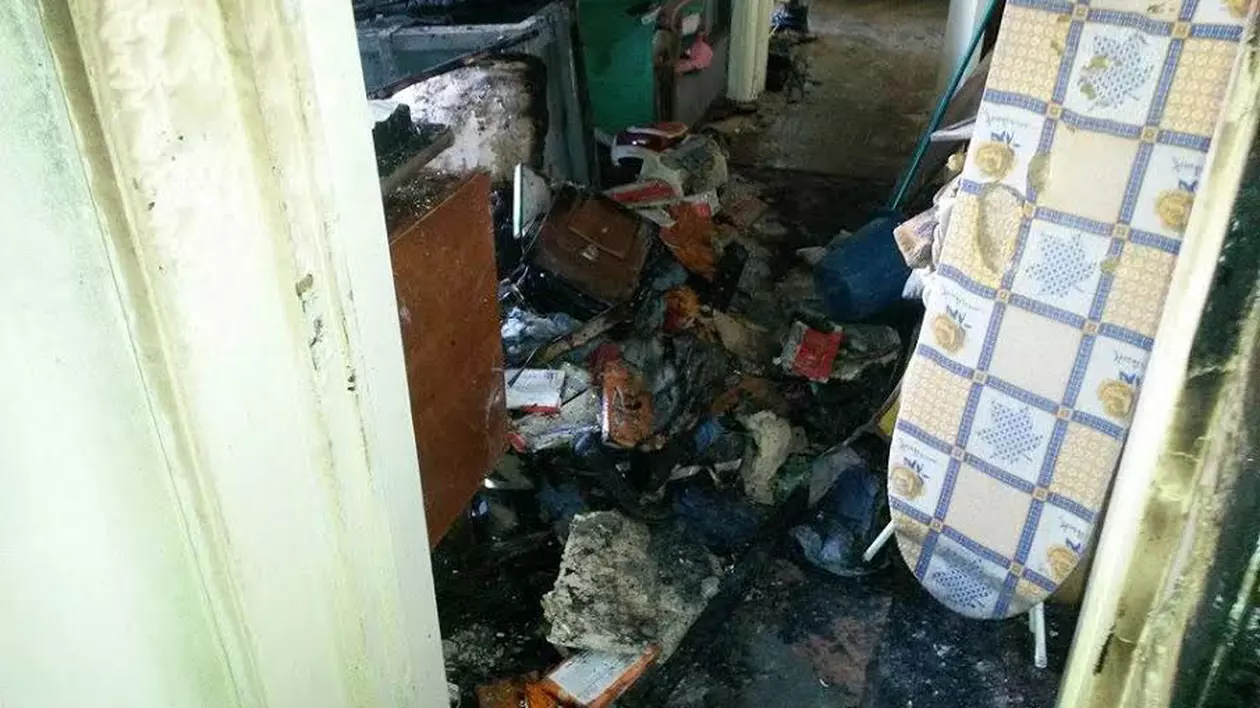 Incendiu puternic în Caracal. Patru persoane au ajuns în stare gravă la spital