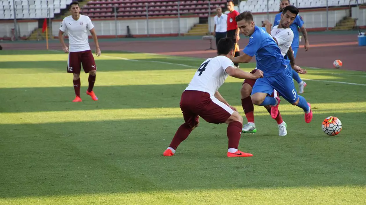 Liga I: FC Voluntari - CSU Craiova 1-2. Oltenii au obţinut primul succes în deplasare, printr-un gol superb reuşit de Vătăjelu. Ilfovenii rămân fără victorie în Liga I