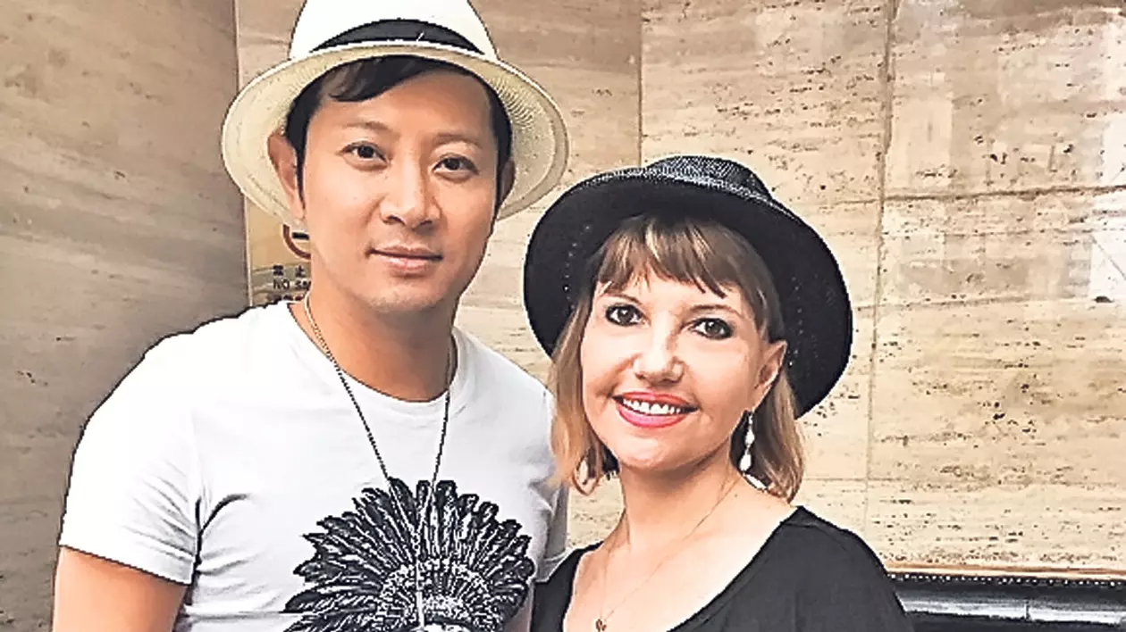 La un ceai cu chinezul de la «Cerbul de Aur»