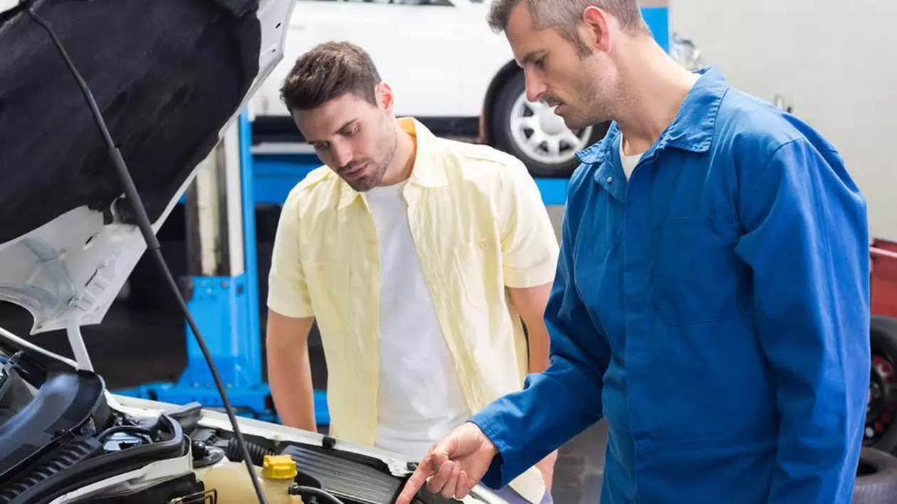Cât de mult plătesc românii pe reparațiile auto? Aveţi grijă unde remediaţi problemele maşinilor!