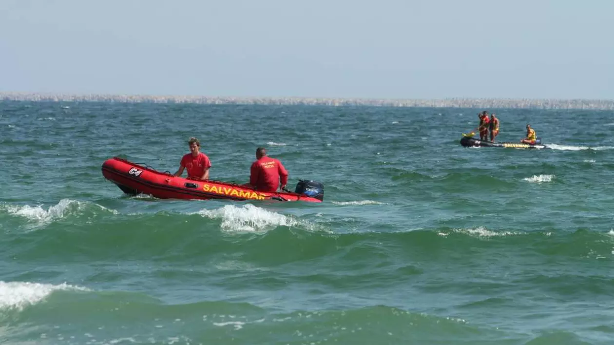 Un bărbat s-a înecat la Mangalia. A intrat în mare pentru a salva o femeie și un copil