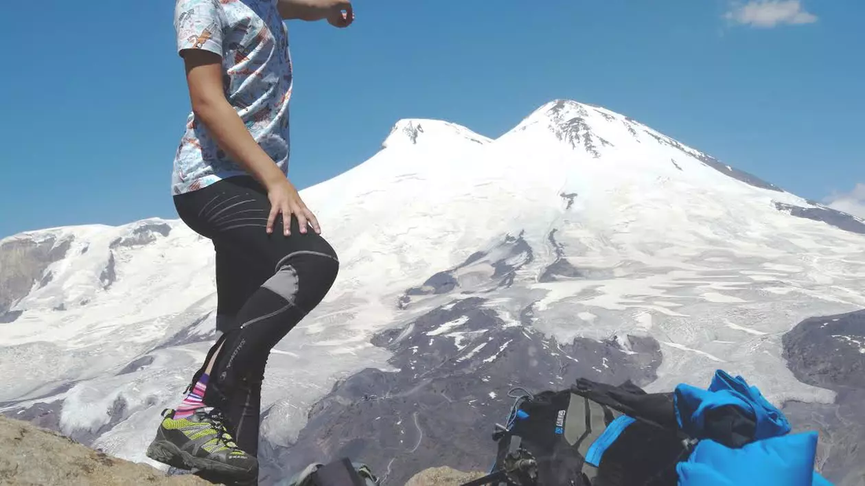 La 12 ani calcă munţii în picioare! Nou record pentru micuţa alpinistă româncă