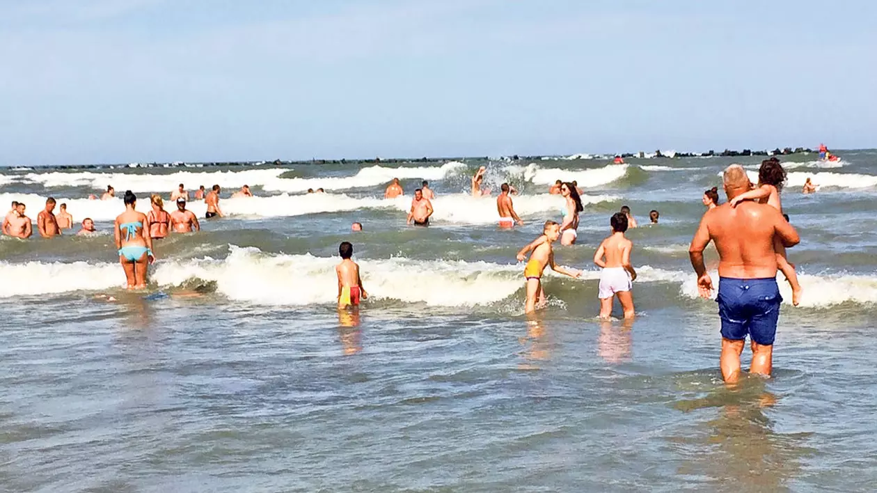 Record în ultimii 25 de ani! Cât au cheltuit românii la mare în minivacanța de Rusalii