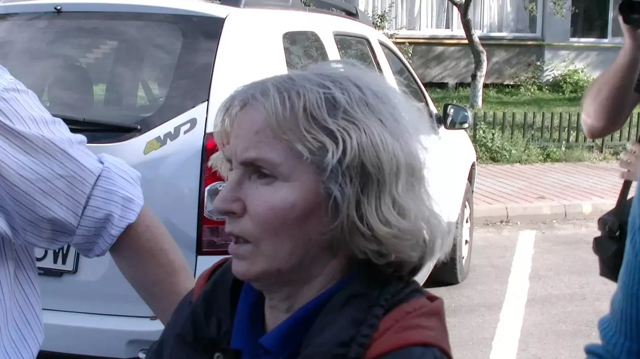 Profesoara care şi-a tranşat soţul, filmată când încerca să scape de cadavru | VIDEO 