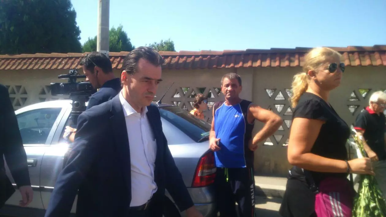 LUDOVIC ORBAN, la înmormântarea lui MIHAI BĂLĂŞESCU. Zeci de prieteni au venit să-l conducă pe ULTIMUL DRUM | FOTO