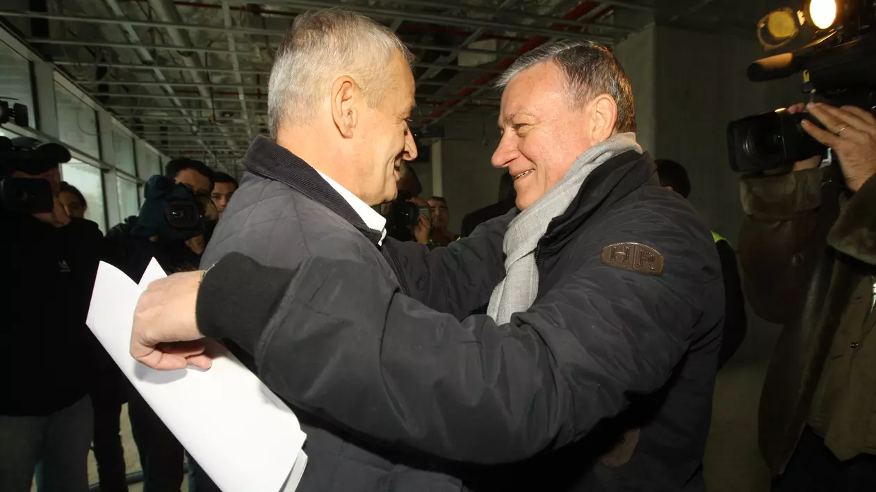 Mircea Sandu boicotează meciul România - Grecia și îi ironizează pe stăpânii de la ”Casa Fotbalului”: ”Nu mă duc, ca să nu le las amprente”! Fostul șef FRF a comentat reținerea primarului Oprescu: ^”Nu mai înțeleg nimic!”