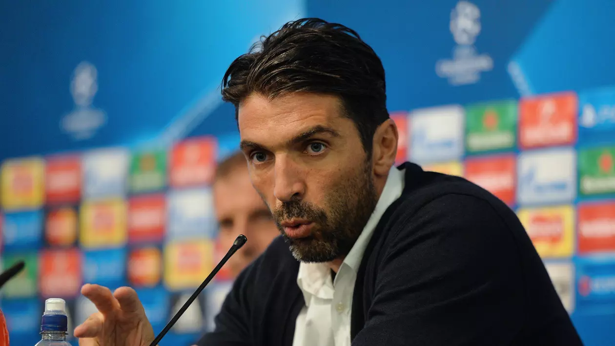 Buffon a stabilit un record la Juventus. Cum l-a felicitat Del Piero | FOTO