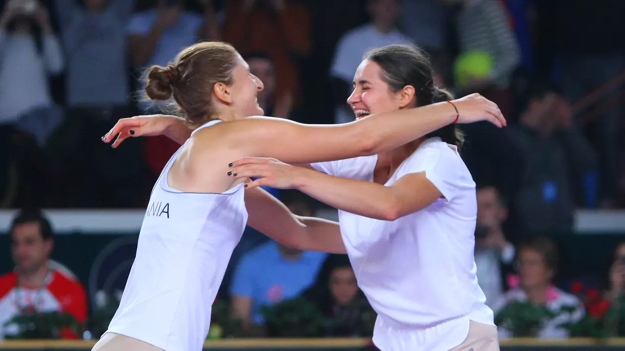 Irina Begu și Monica Niculescu bat tot la dublu. ^Româncele s-au calificat în finala de la Wuhan, după o oră și jumătate de luptă