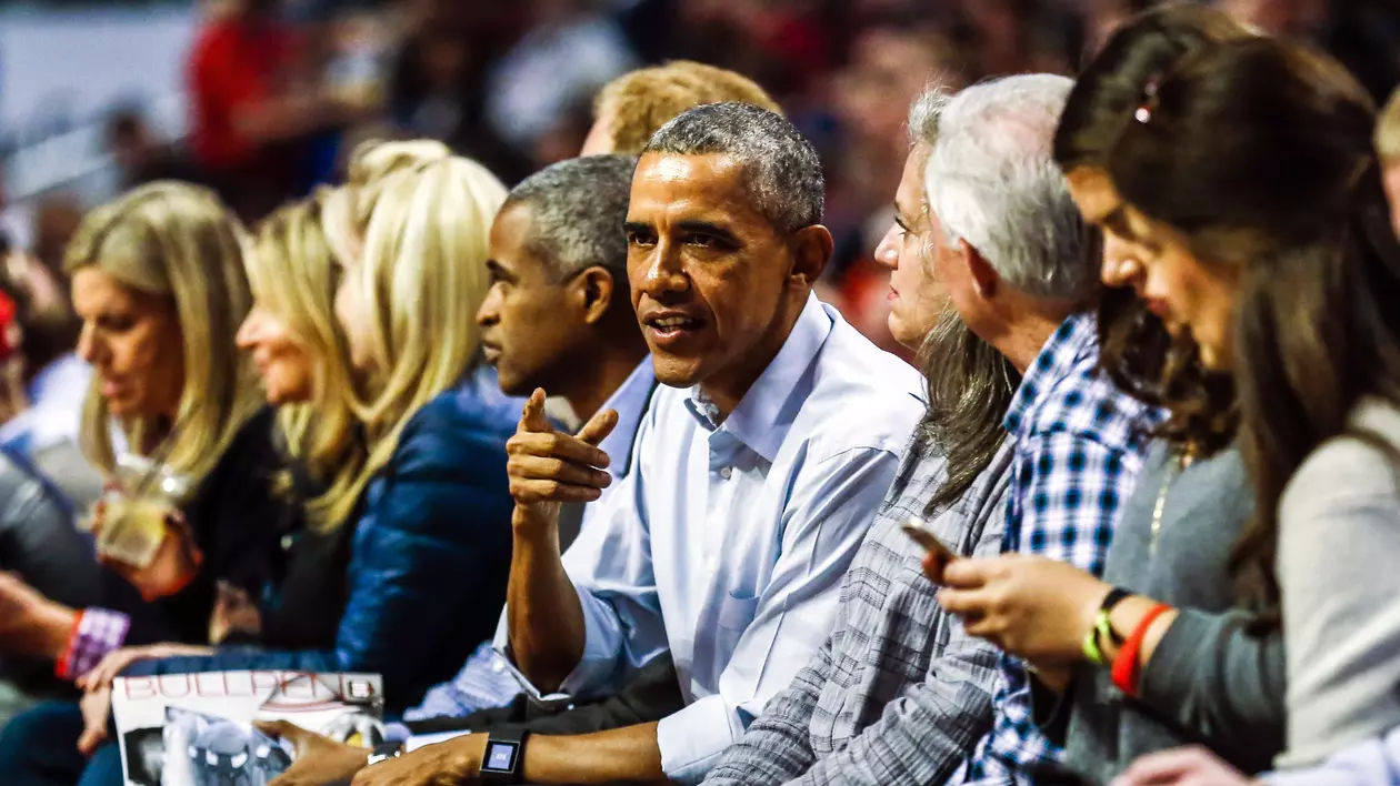 Golden State Warriors a debutat în forță noul sezon din NBA. Barack Obama, lângă Chicago Bulls!