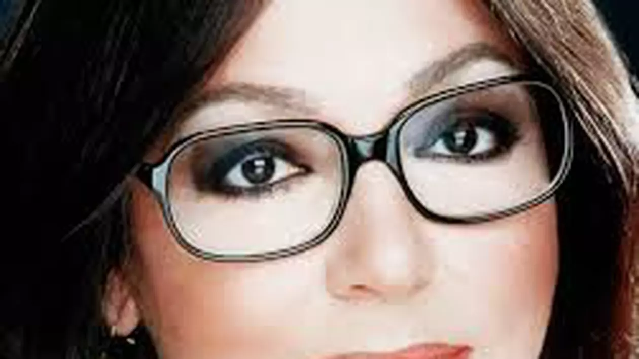 Nana Mouskouri are interzis să concerteze în România