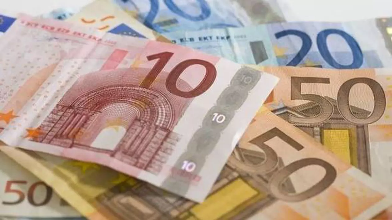 Ce trebuie să știi atunci când schimbi valută pentru a economisi bani (PUBLICITATE)