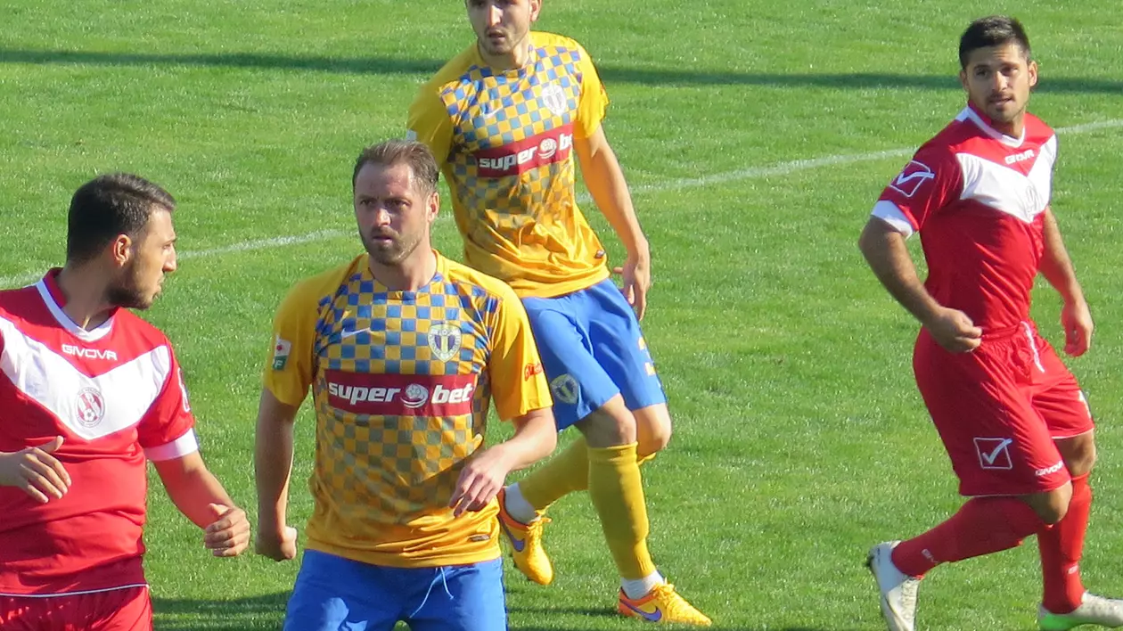 Pulhac s-a făcut ”câine lup”. Fostul fundaș dinamovist a semnat cu Petrolul