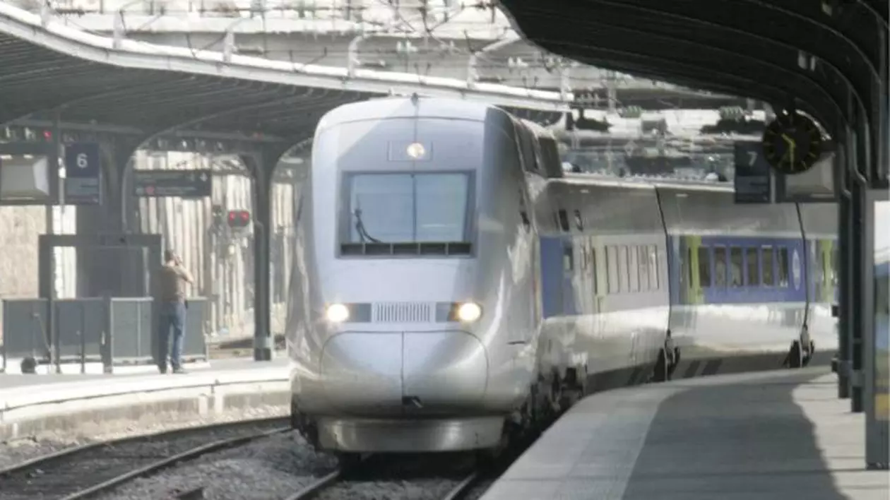 Grevă în Franța: Traficul aerian și feroviar, perturbat